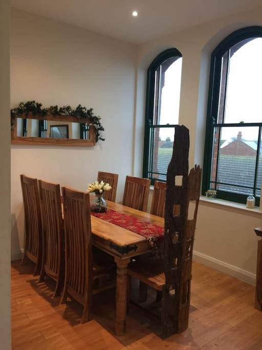Converted Chapel Filey Floor To Ceiling Arch Window Eksteriør bilde